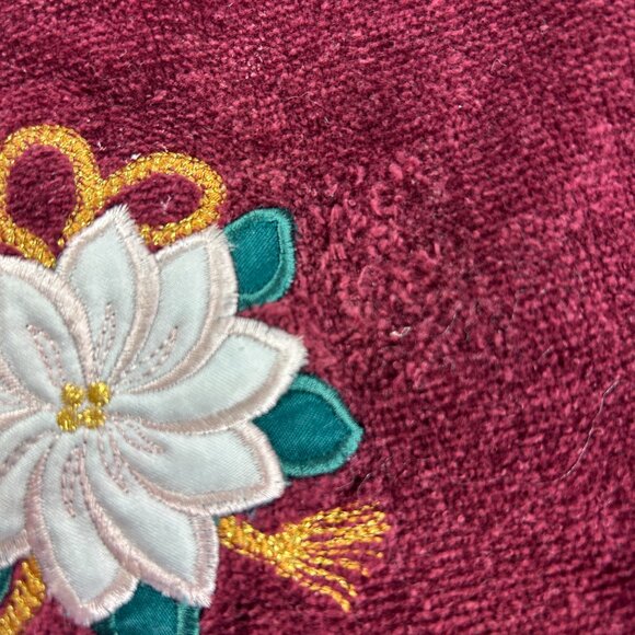 Vintage Christmas Holiday Hand Towels Embroidered Maroon Red Green Floral Fringe - Picture 8 of 9